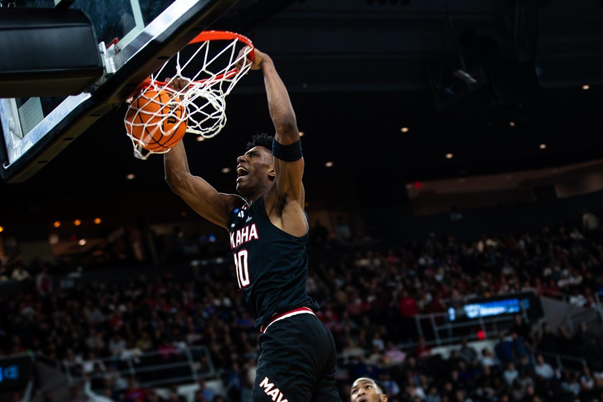 Omaha Men's Basketball player dunks the ball in the first round of the NCAA tournament on March 20, 2025.