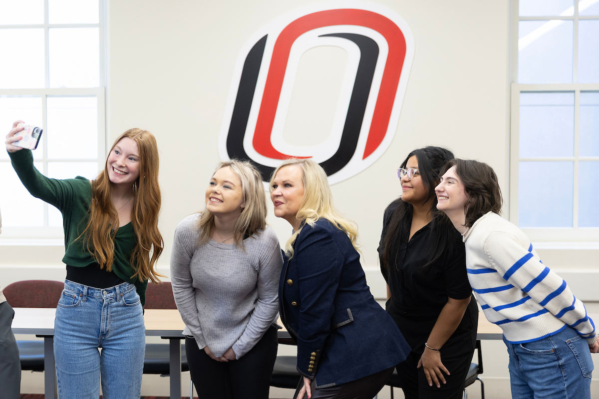 Holly Rowe stops for a selfie with a group of students following her presentation at the MBSC.