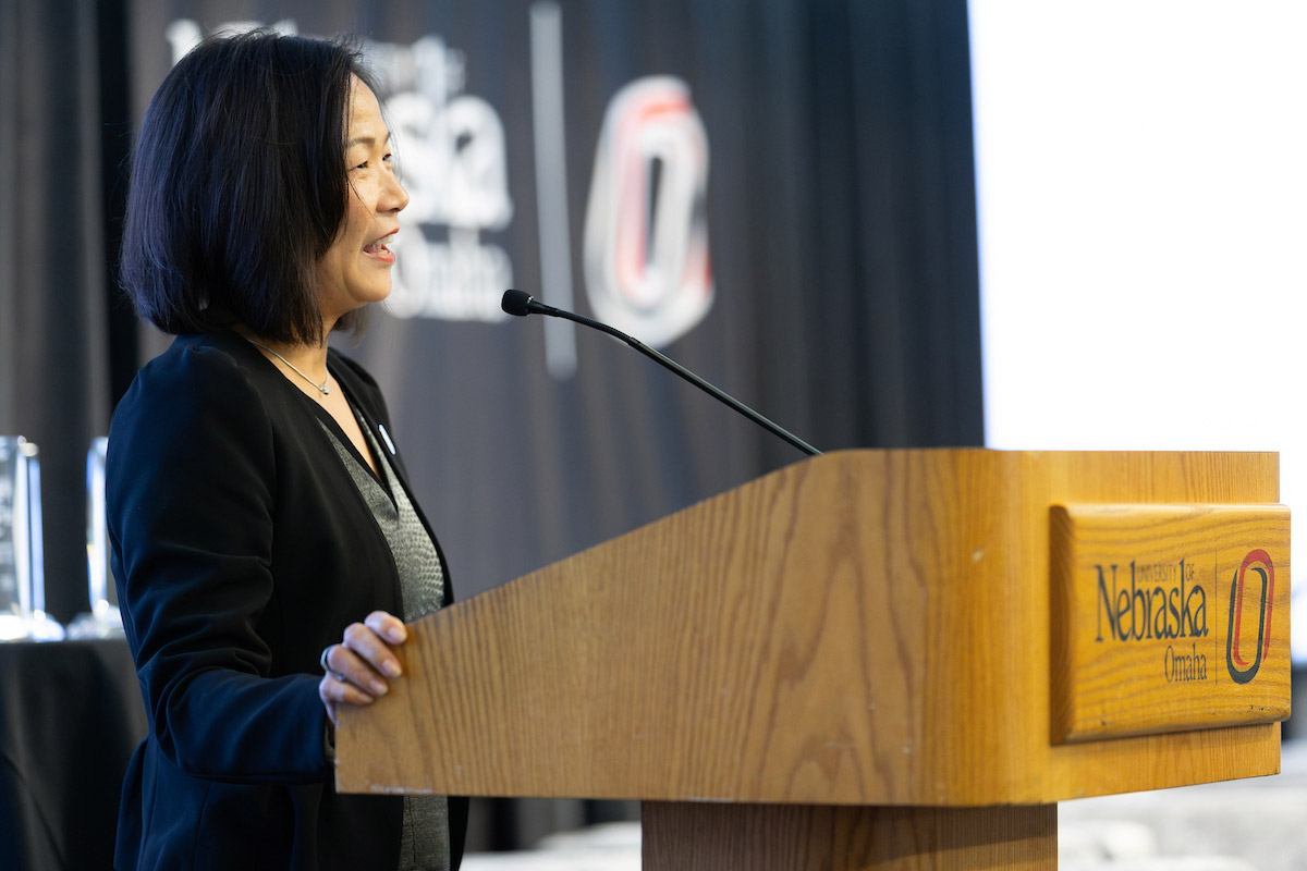 Chancellor Li speaks at the symposium.
